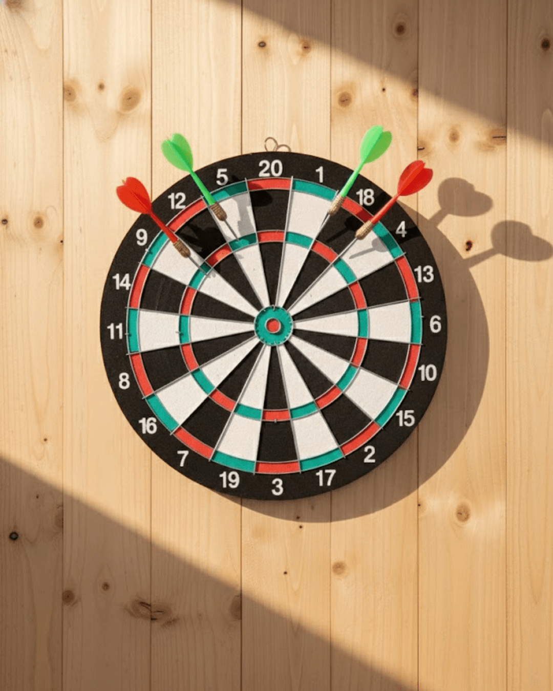 İnç Dart Tahtası 4 Metal Uçlu Dart Oku Dayanıklı Ahşap
